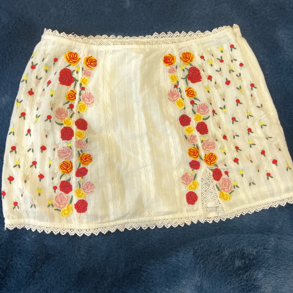 Kimchi Blue White Skirt with Floral Embroidery